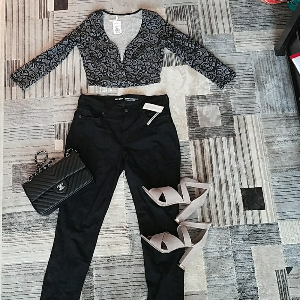 NWT A'GACI Embroidered Deep V-neck Crop Top